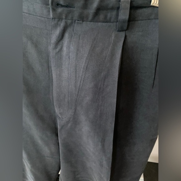 Tommy Bahama Relax Men's Size 38 Black 100% Silk Pleated Front Bermuda Shorts - Picture 3 of 14